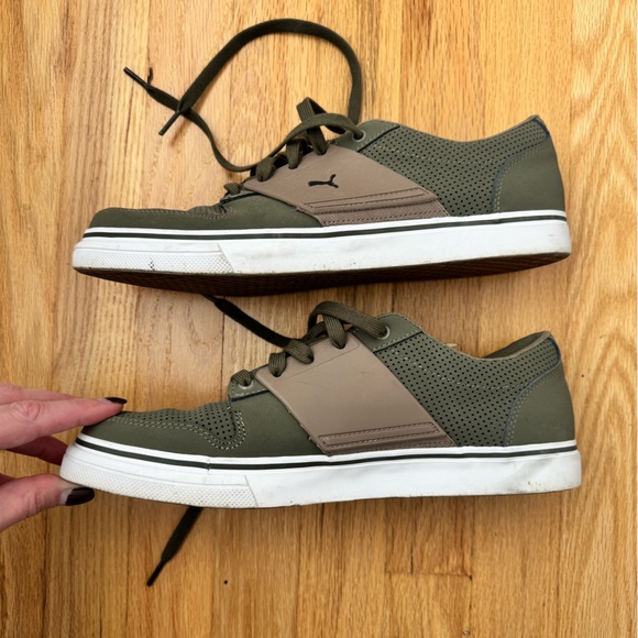 Puma sneakers. Size 10.5. - Picture 5 of 7